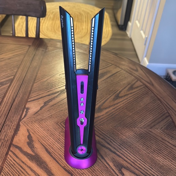 Dyson Hair Straightener - Black and Purple